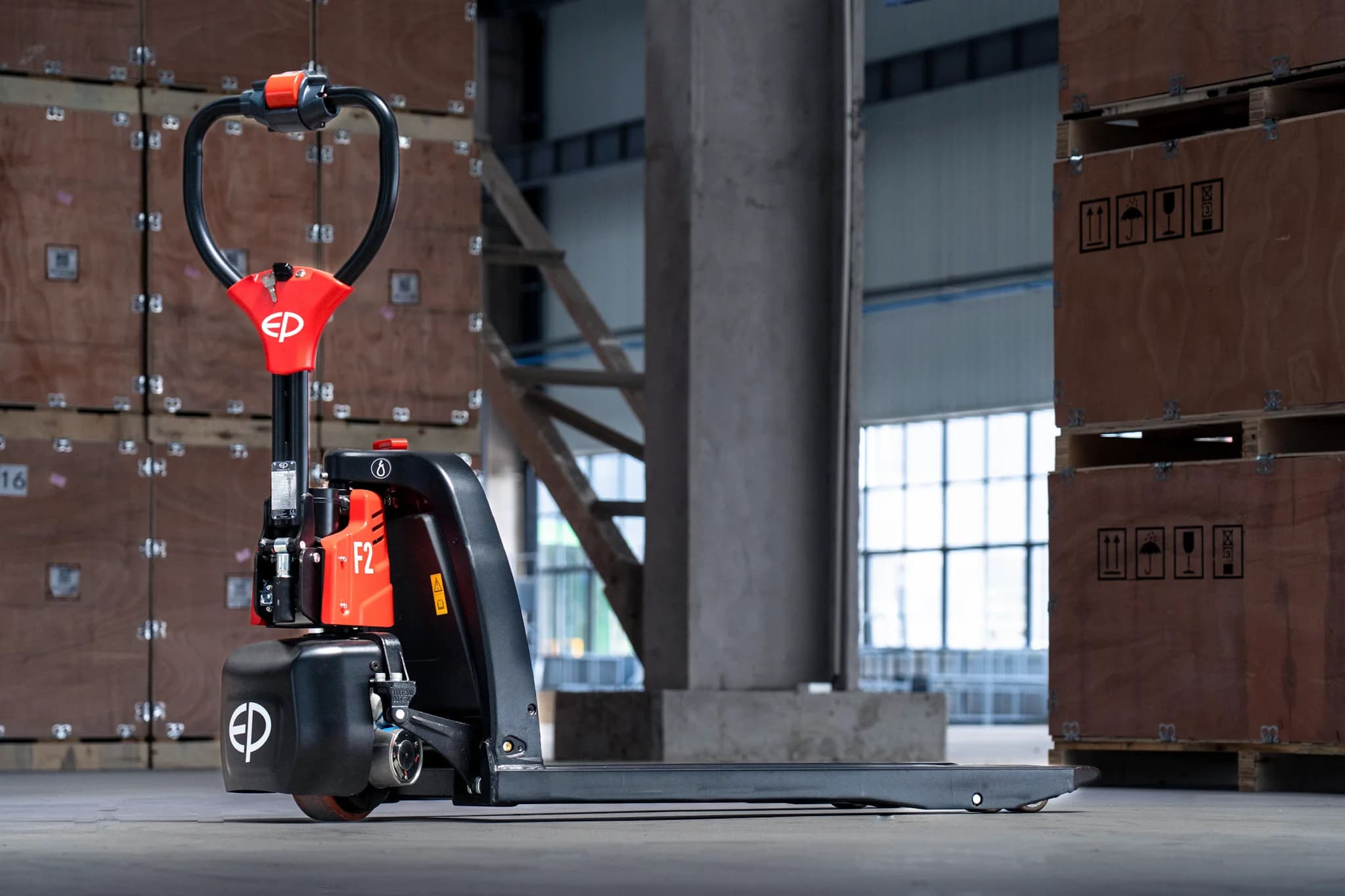 F2 Elektrikli Transpalet 1.5T - Küçük 2