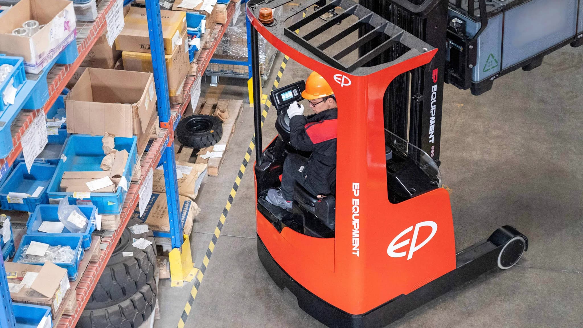CQD14 PRO Li-Ion Reach Truck 1.4T - Küçük 4