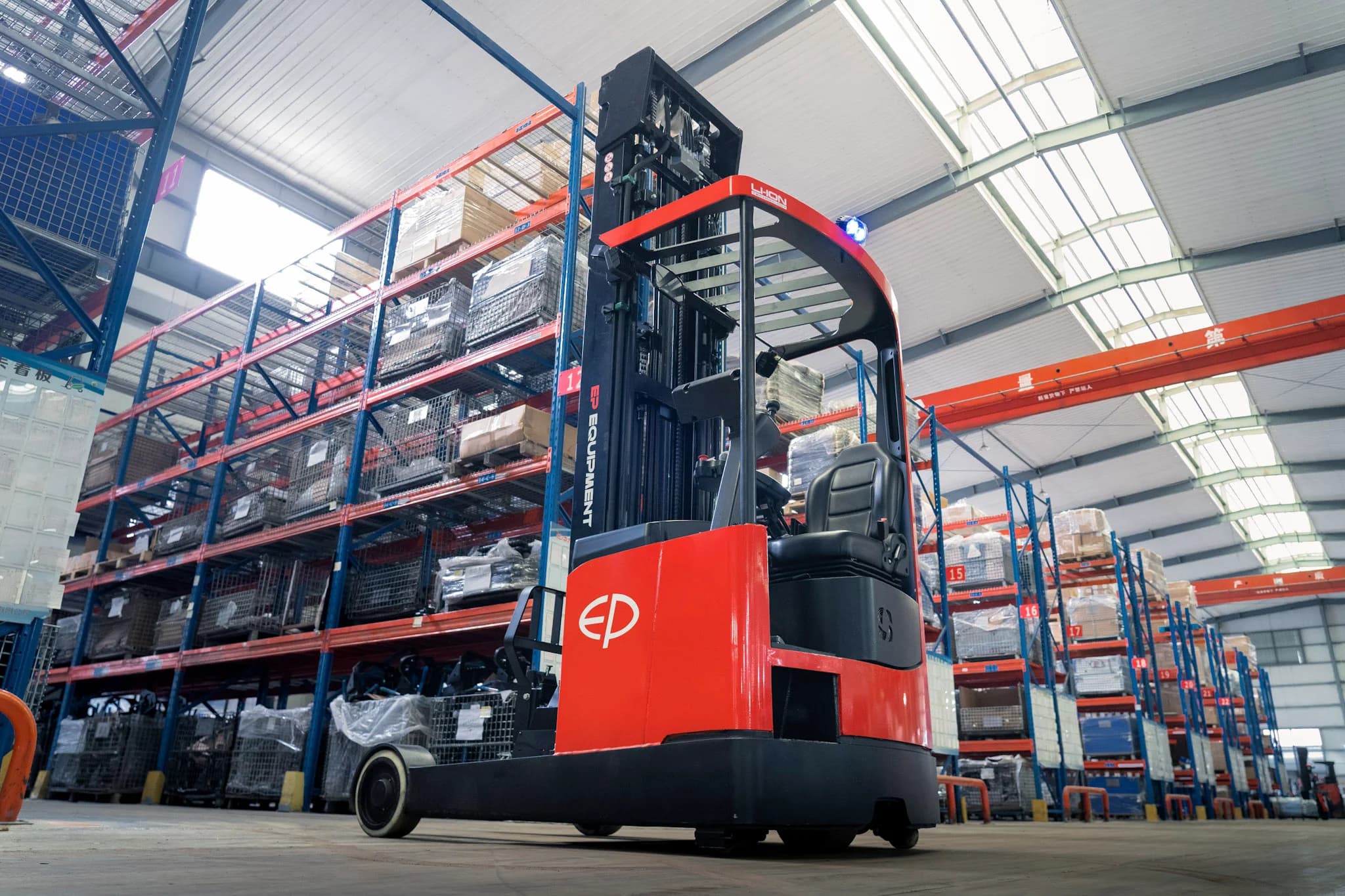 CQD20LB Li-Ion Reach Truck 2.0T - Görsel 1