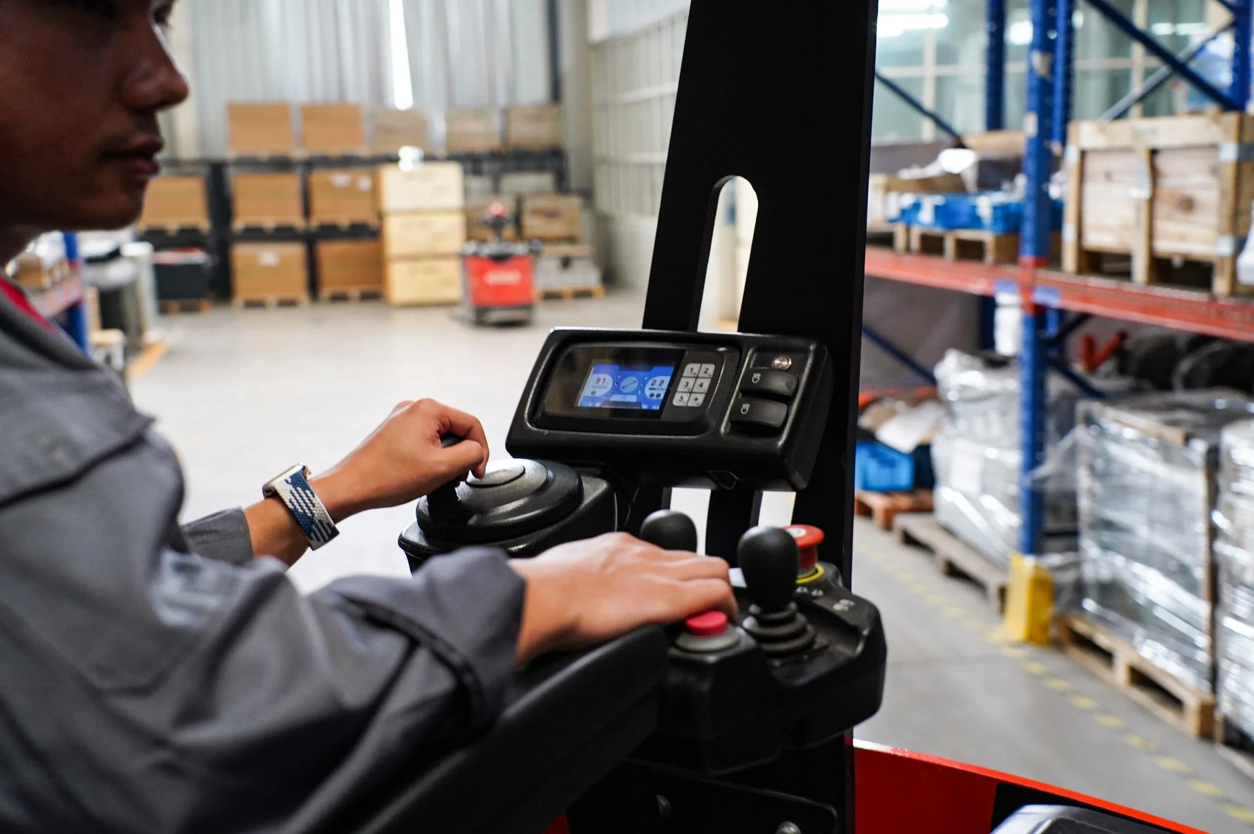 CTL15 Dar Koridor Forklift (VNA) 1.5T - Küçük 3